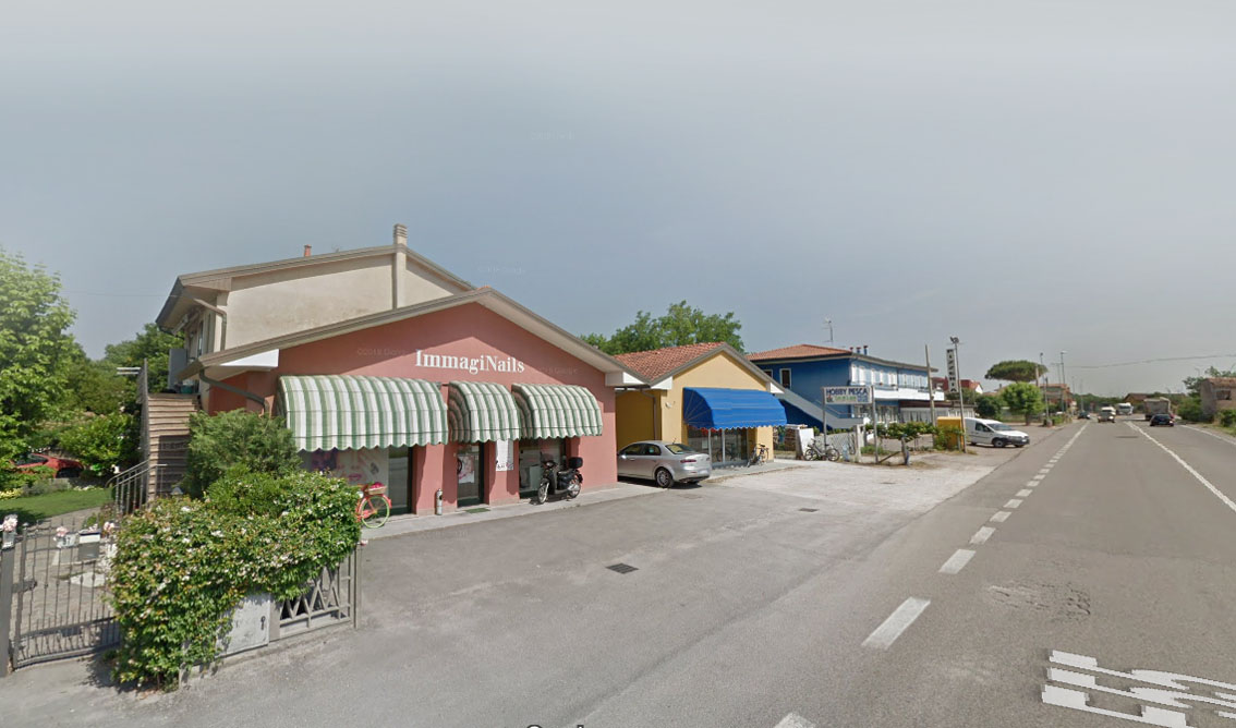 NEGOZIO FRONTE STRADA